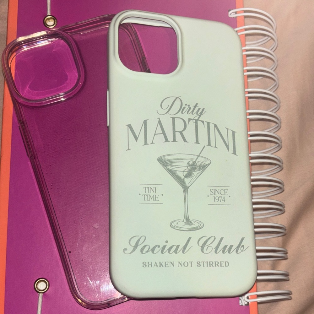 2 iPhone 15 cases